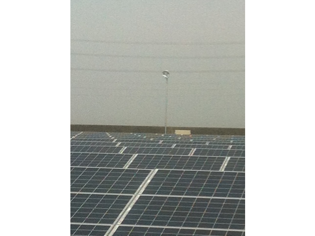 西尾市民ﾒｶﾞｿｰﾗ　NE無電極ﾗﾝﾌﾟ　設置工事写真